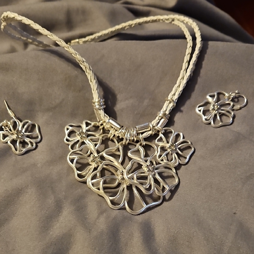 Elegant Silver Floral Necklace and Earring Set